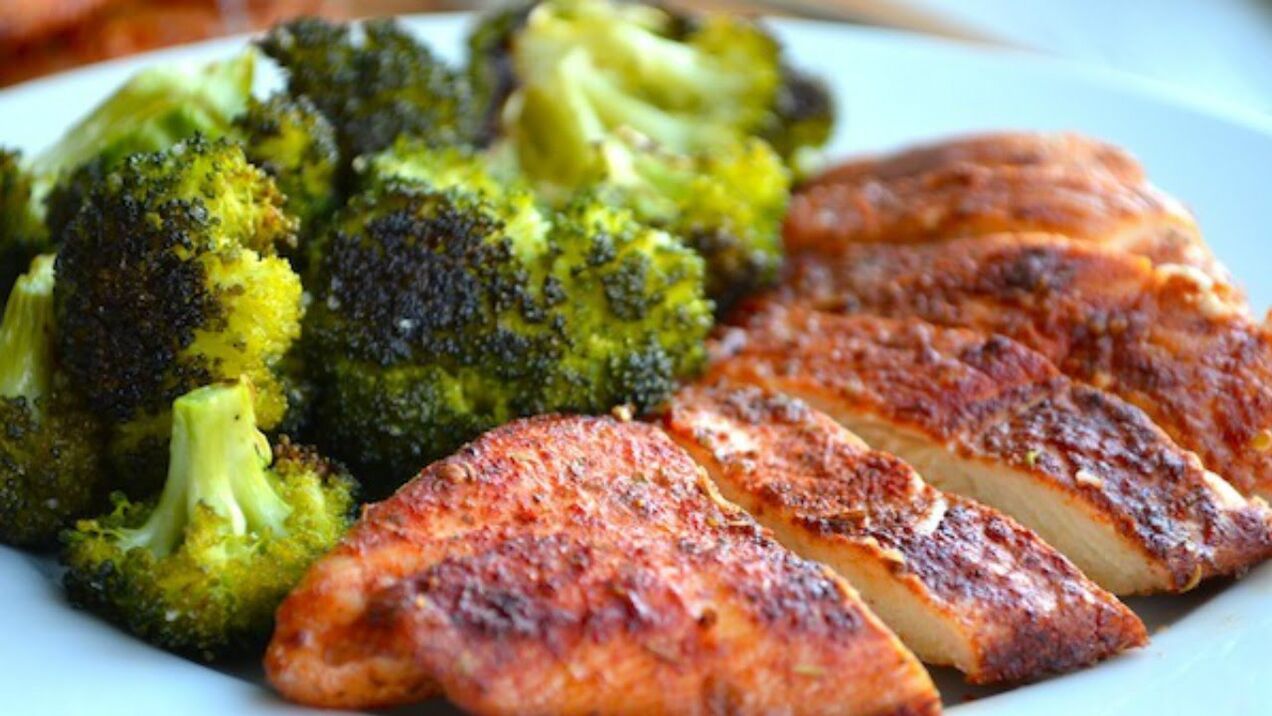 peito de frango com brócolis para uma dieta de 6 pétalas